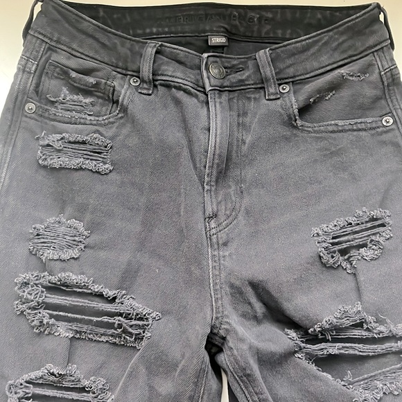 American Eagle strigid ripped mom jeans high rise - Picture 3 of 3